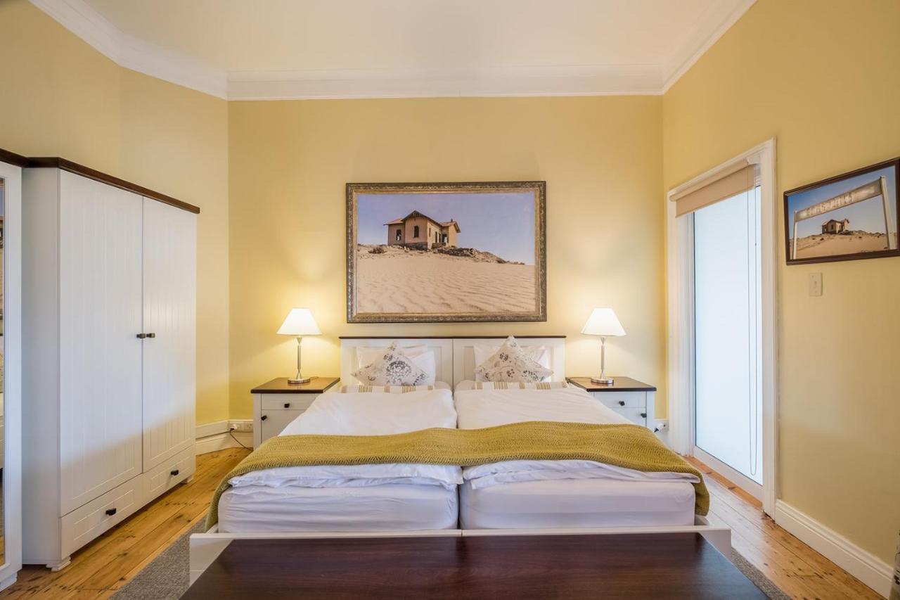 Alte Villa Boutique Hotel Luderitz ภายนอก รูปภาพ