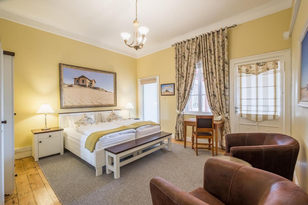 Alte Villa Boutique Hotel Luderitz ภายนอก รูปภาพ