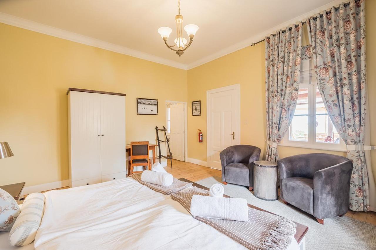 Alte Villa Boutique Hotel Luderitz ภายนอก รูปภาพ