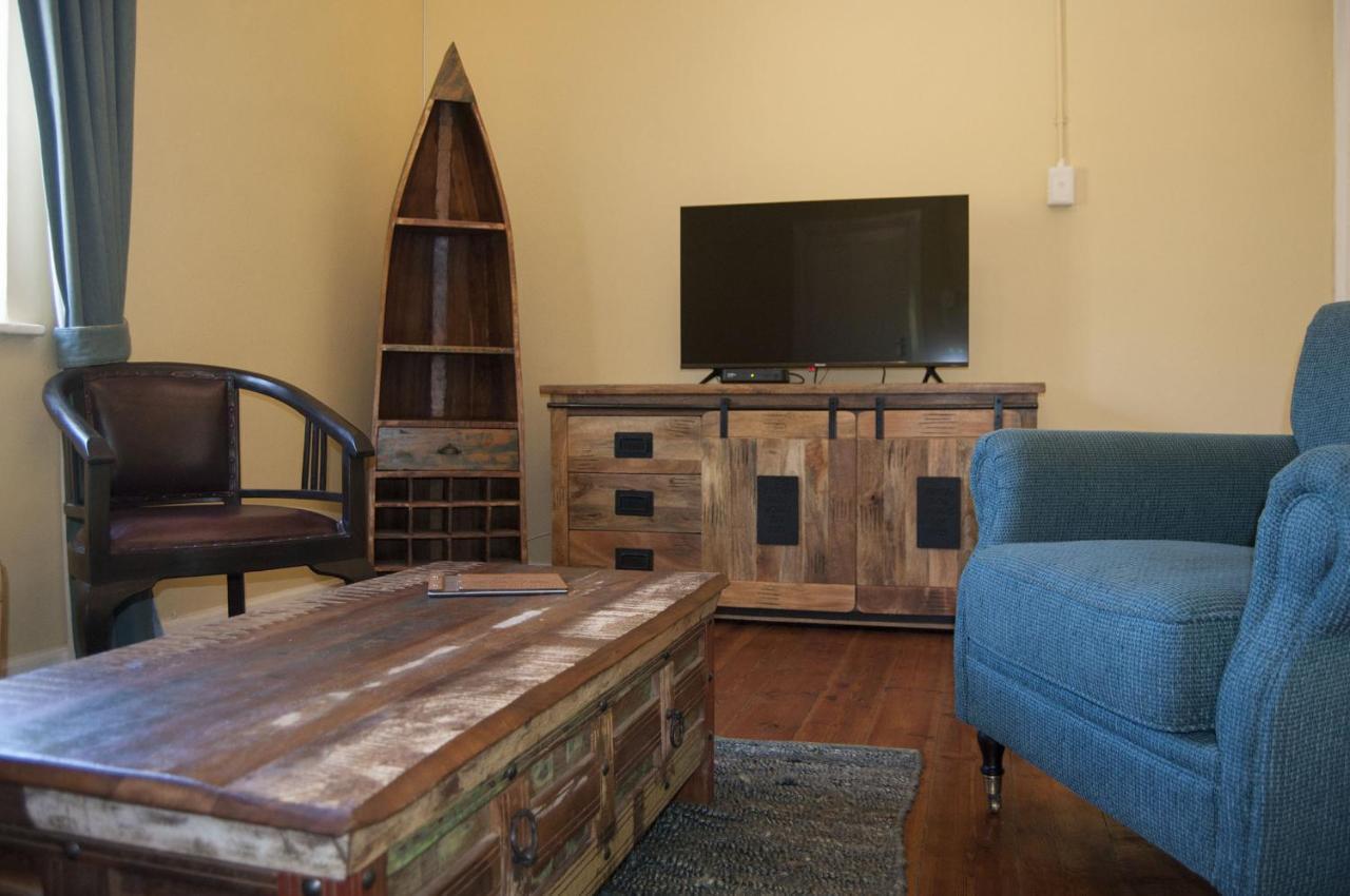 Alte Villa Boutique Hotel Luderitz ภายนอก รูปภาพ